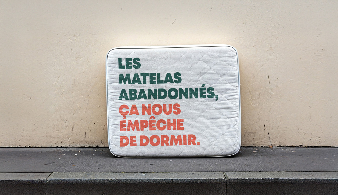 Affiche de sensibilisation d'Ecomaison invitant à ne pas abandonner les matelas usagés et à leur offrir une seconde vie.