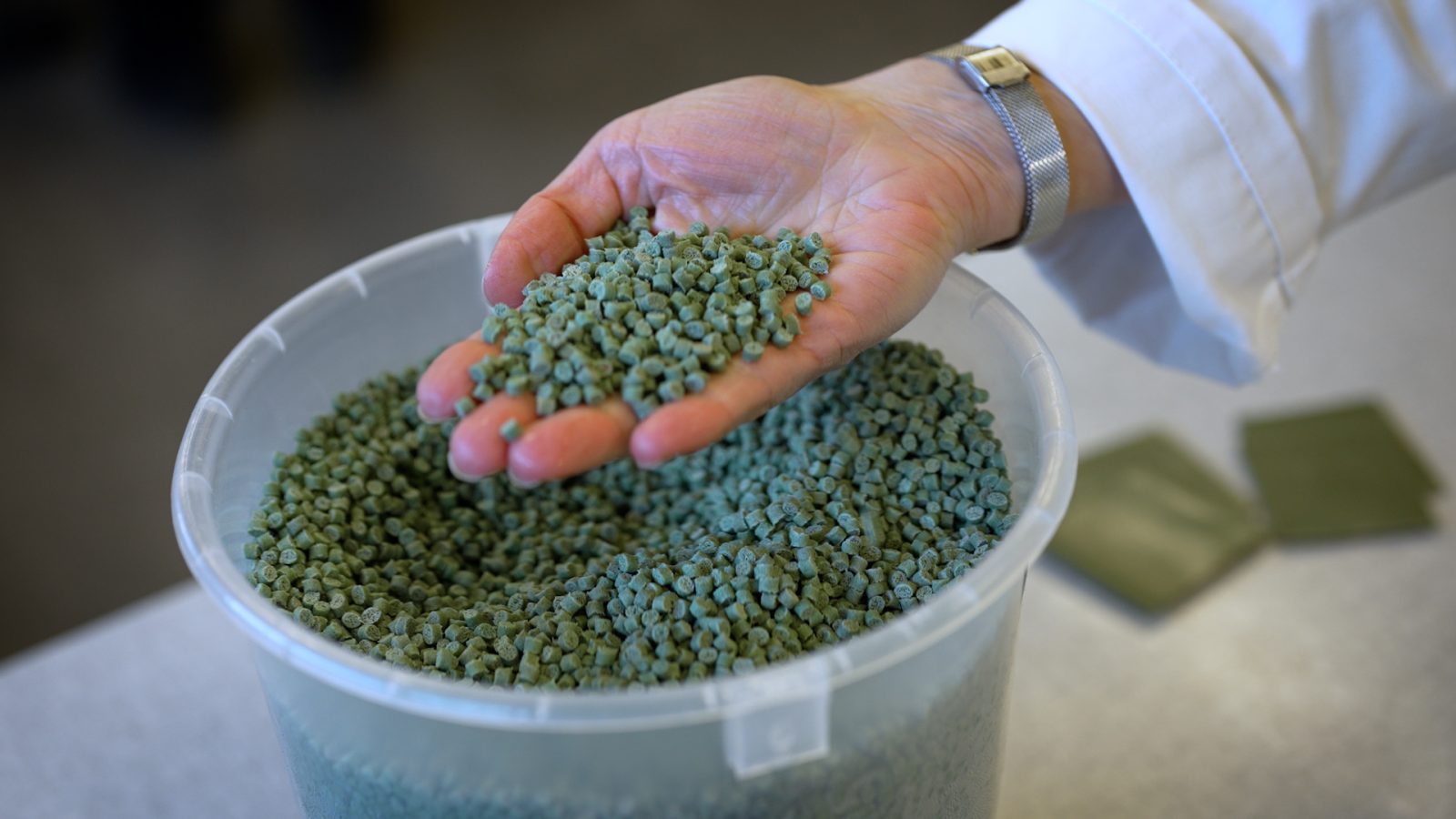 Compound 100% recyclés issus de thermoplastiques recyclés et de latex de matelas recyclé Ecomaison